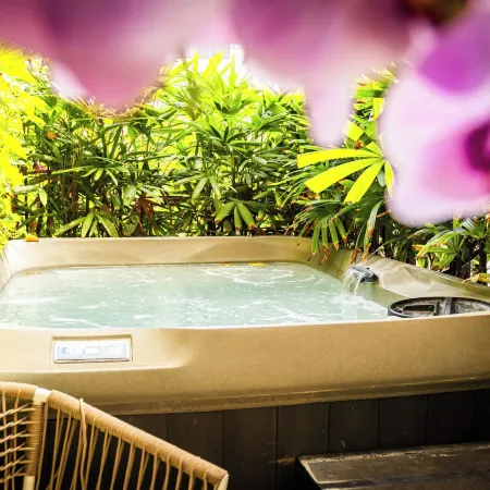 Patio Elba Boutique Hotel Отели рядом с достопримечательностью «Станция "Саградо Корасон"»