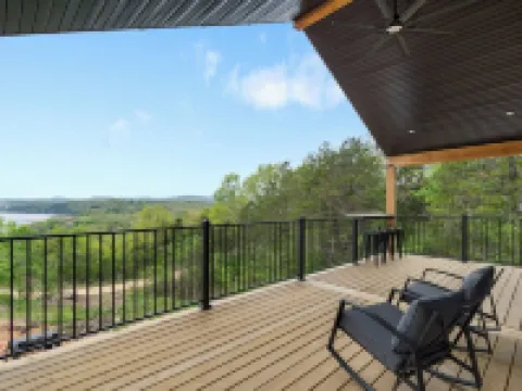 The Lookout at Table Rock Lake - Luxurious Stay - Hot Tub - Bring Your Boat!! Hotéis em Shell Knob