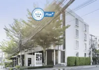 Blu Monkey Bed & Breakfast Phuket Hotel in zona Wat Khao Rang Samakkhitham