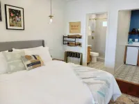 #14 Darling Vintage Apt - Historic Downtown Strip