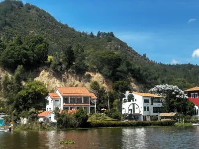 Hotel Refugio El Santuario - Comfacundi فنادق في 