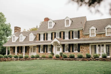 Chimney Hill Estate Inn Отели в г. Хантердон