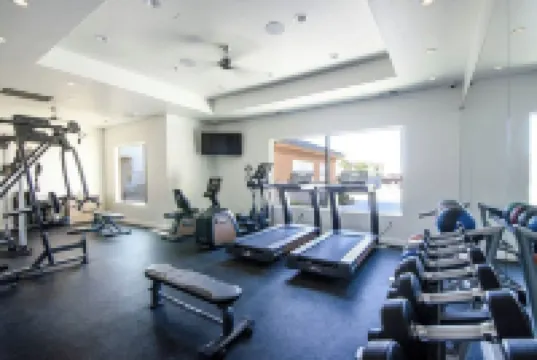 Zion Village Getaway - Pickleball & Pool & Hot Tub l Family Friendly l Sleeps 12