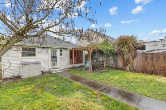 Renton Gem: 2BR Near Airport, Landing, Southcenter, Bellevue, Seattle