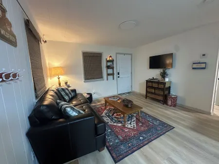 Base Camp Cottage Отели рядом с достопримечательностью «A. T. Still University»