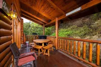 Cozy Upscale Cabin w Fireplace Hot Tub