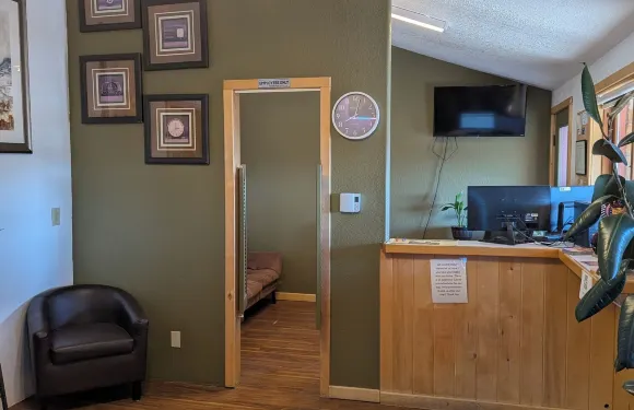 韋斯特汽車旅館暨房車公園