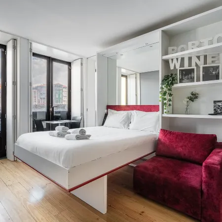 GuestReady - Old City Design - Wine