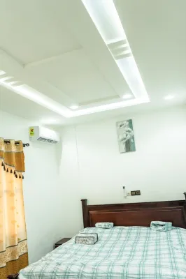 Cozy 2-bedroom apartment with AC, WiFi, security agent in charming Lome