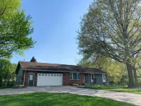 Hot Tub, Fire Pit and Backyard Games - Charming Oasis فنادق في Middlebury