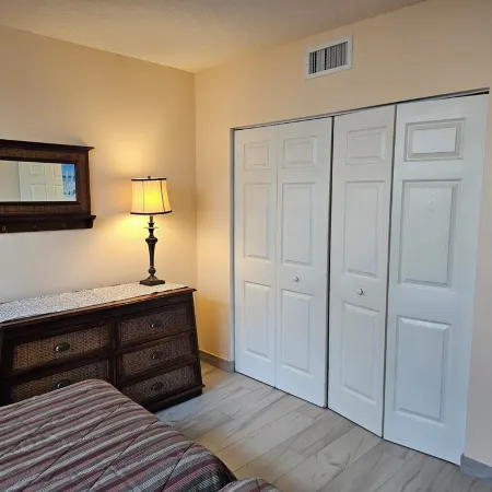 Beach Front Luxury 2-bedroom 2 Bath condo in beautiful Hallandale Beach Отели в г. Халландейл Бич