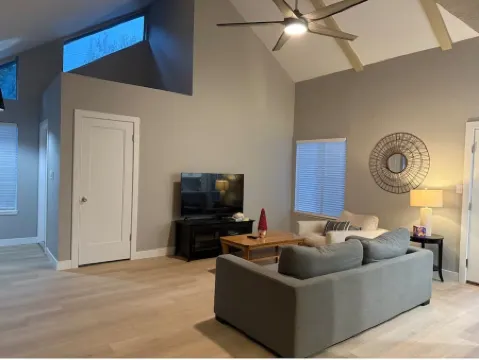 Charming 2-bedroom house with AC in Modesto