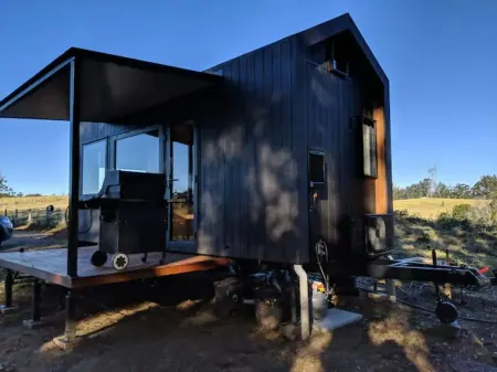 Tiny Farm House on the Hill Отели в г. Пичестер