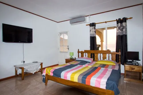 Large, holiday home on Beau Vallon