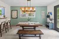 Hidden Bear by AvantStay A Central Location