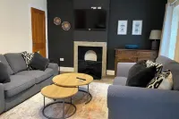 The Penthouse, 2 bed flat, sleeps 4, Brampton Town Centre, Hadrian’s Wall Hotels in Brampton