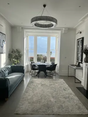 Beautiful 3 bedroom, 3 bathroom apartment with Sea views