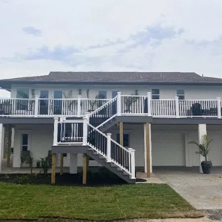 Seaside King Suite, a minute from the ocean