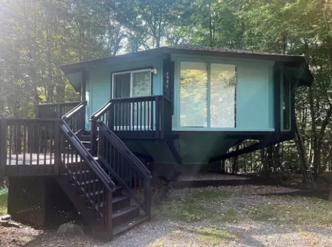 Sleep in a Treehouse!! Hotels in Lake Ariel