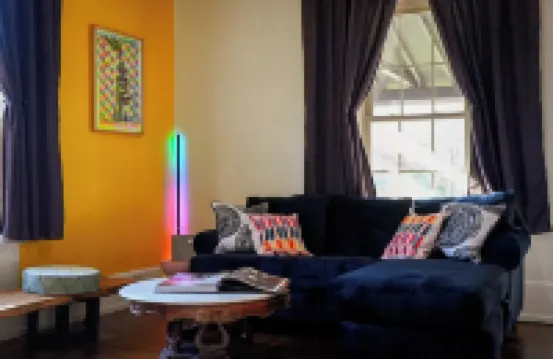 Heart Break Hotel Rad Bungalow - Rock-n-roll themed 2-bedroom downtown Tupelo.