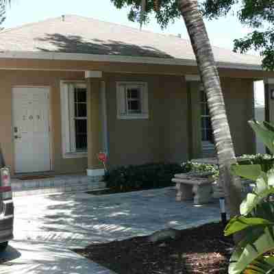 3-bedroom 3 bath house with semi-private beach access in Pompano Beach Hotel Exterior