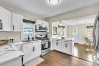 Charming Hideaway near Chicago Hotels in Oak Lawn