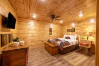 Stunning Earth Home with Private Pond Access - Unique Masterpiece Hotels in Broken Bow