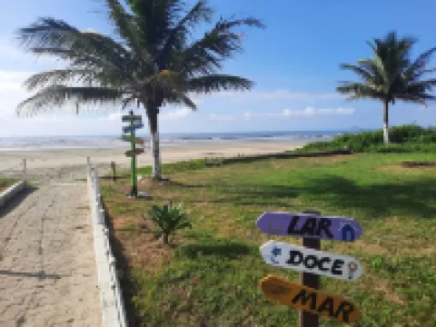 Comfortable house 400m from Jamaica Beach for 15 people, 3 bedrooms, 4-car garage