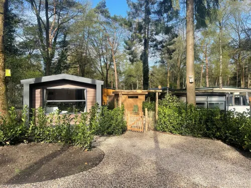 Forest Finest, luxury chalet with HOT TUB beautiful canopy and beautiful garden