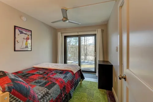 The Knotty Chipmunk - Cozy Condo - Sleeps 6