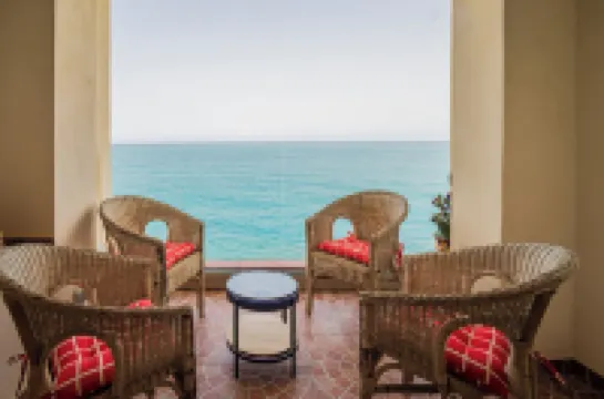 Suite house on the sea