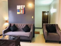 Studio apartment with pool and ocean views .