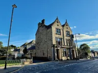 Linen Bank Hotels near Linlithgow Loch