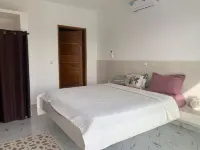 Luxury villa with 4 bedrooms/showers and private pool close to the beach Hotels in Ngaparou