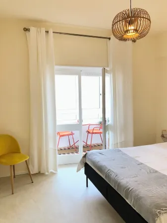 Stylish apartment, 400 meters from the beach Отели рядом с достопримечательностью «Torre de Santa Cruz»