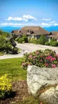 Updated condo at 5100' with breathtaking views!
