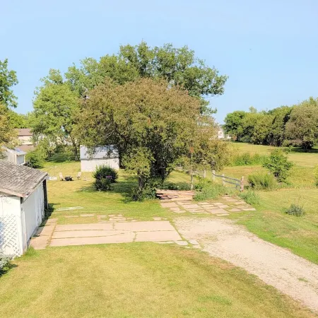 Gorgeous 1908 Estate on 1 acre of land. 6 blocks from Grinnell College.