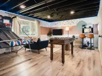 Spring Sales! Family Fun! 4 Private Bedrooms, Hot Tub, Game Room Hotels in Melrose Township