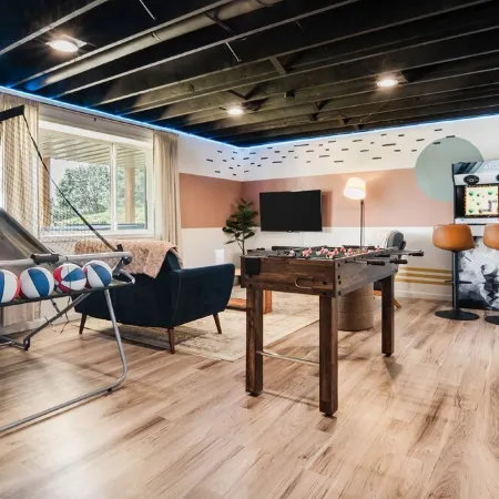 Spring Sales! Family Fun! 4 Private Bedrooms, Hot Tub, Game Room