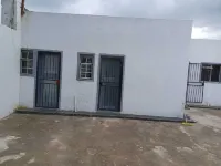 Nice 3-bedroom Aprt with WiFi at 59 lindhorst st Kenilworth Joburg South 2190 فنادق في Johannesburg South