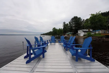 Incredible views, ample amenities & cozy atmosphere