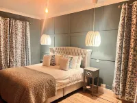 Home in Appledore with own parking and Hot Tub. Dogs welcomed