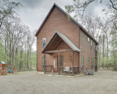 Hot Tub and Fire Pit Broken Bow Retreat! فنادق في بروكن بو