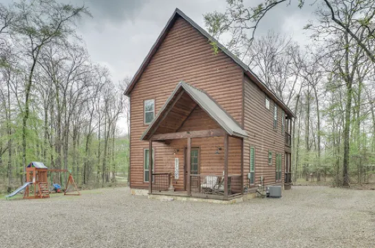 Hot Tub and Fire Pit Broken Bow Retreat!