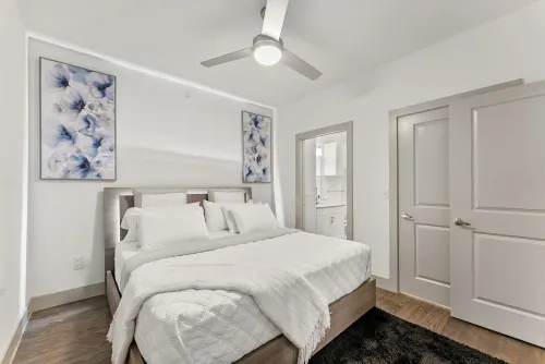 Chic 1-bedroom apartment in lovely Addison with fitness room, WiFi