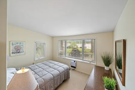 Little Barbee Lakefront Bungalow