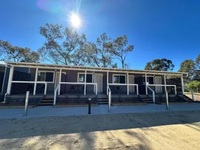 Hay Caravan Park Hotel dekat ONE TREE