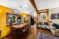 Cozy Cottage Retreat w/ Open Air Bath house, one minute walk to Squaxin Park
