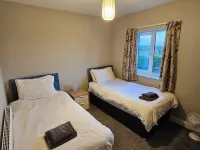 3 Bedroom with 6 x beds - Great location with free parking