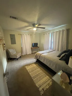 Cottage style home close to downtown and pet friendly